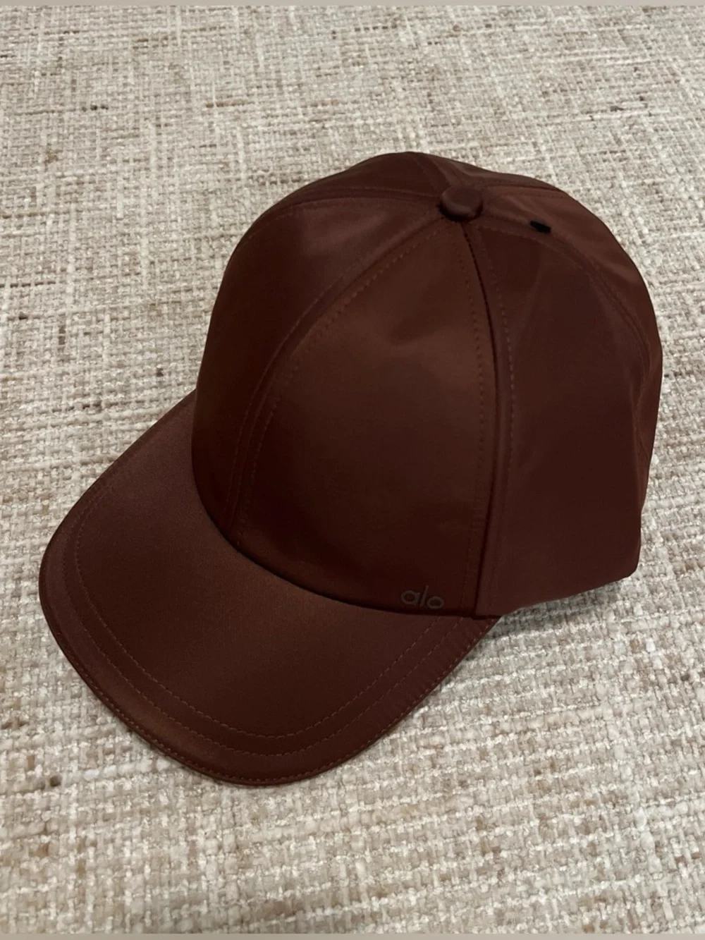 Alo yoga satin off duty cap